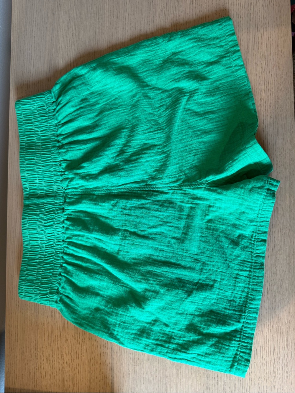Boden Women's Elastic Waist Green Shorts - Picture 4 of 5